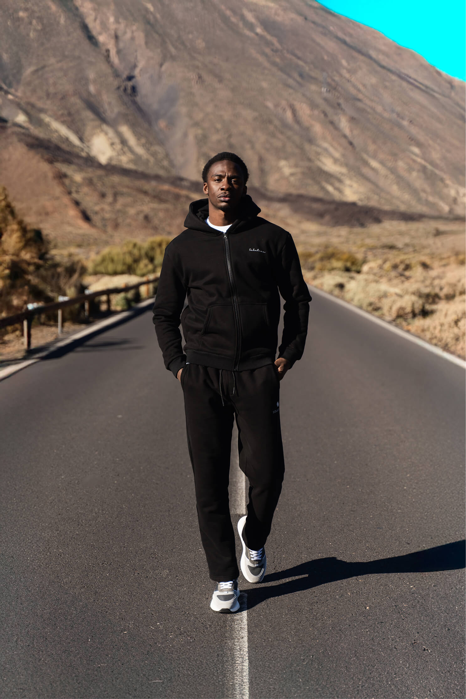 Essential Zipper Hoodie Black